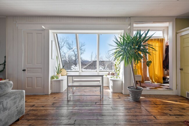 Foto del edificio - 223 Bates Ave