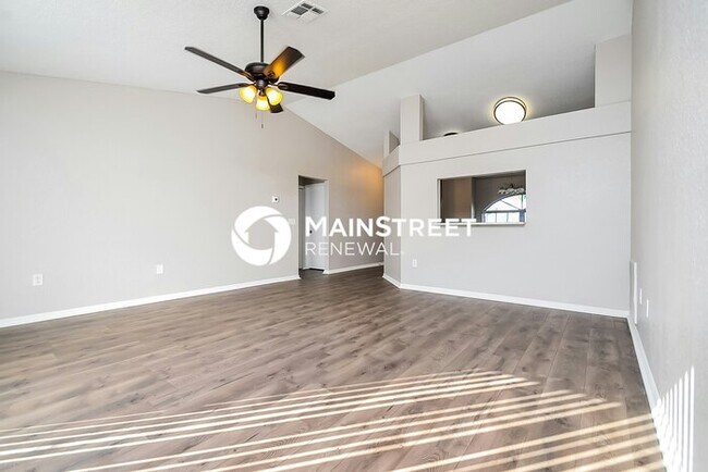 Building Photo - 3 Bedroom Pet-Friendly Home in Winter Haven, FL with Main Street Renewal