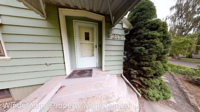 Building Photo - 3 br, 1.5 bath House - 217 Howard Street
