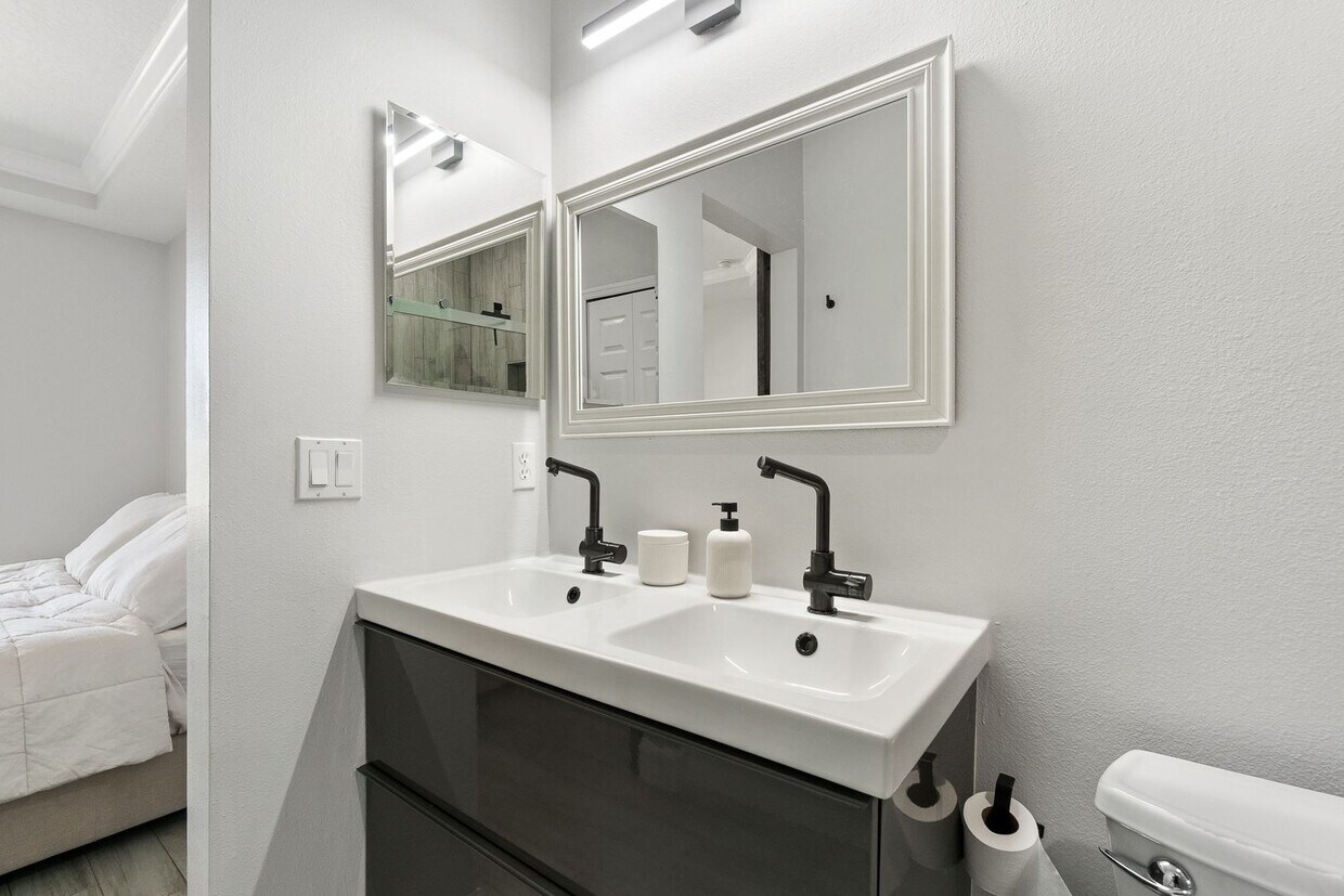 Foto del edificio - 5312 Tattinger Ln
