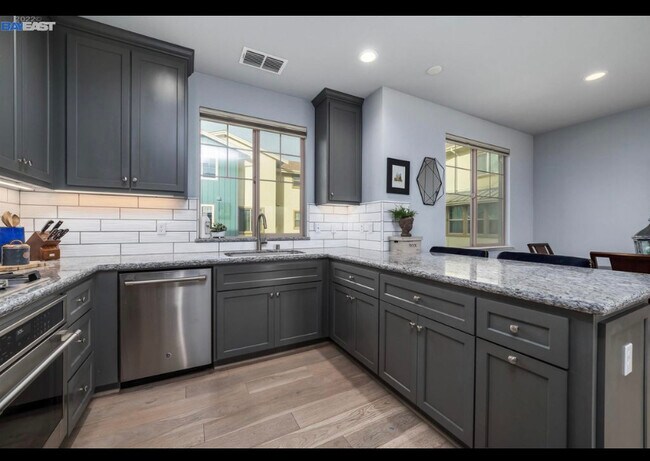 Foto del edificio - 865 Tranquility Cir