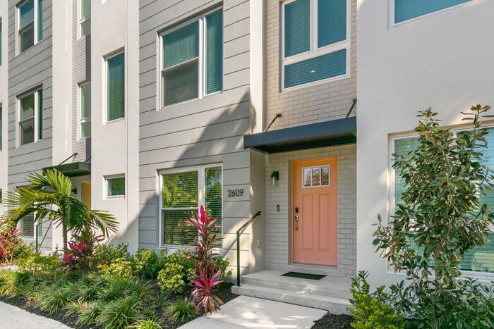 Primary Photo - Beautiful LUXURY Townhome For Rent in St P...