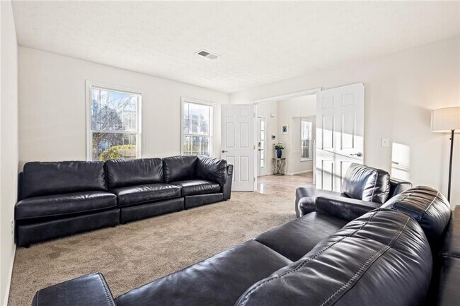 Foto del edificio - 2034 Locksley Terrace