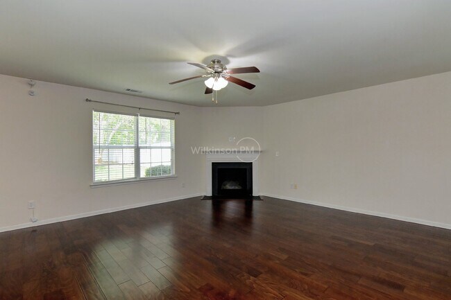 Foto del edificio - Beautiful 5br/4bth Home with Fenced Yard i...