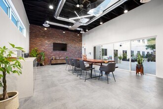 Interior Photo - shareDOWNTOWN - Arts District