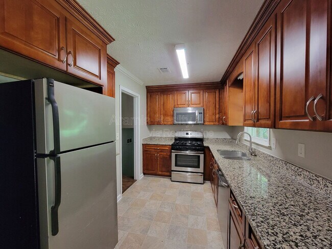 Foto del edificio - 2506 Windmere Dr NW