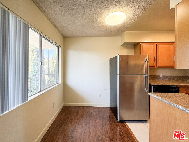 Foto del edificio - 4439 Price St
