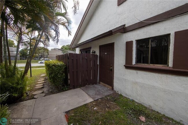 Building Photo - 7863 Tam Oshanter Blvd
