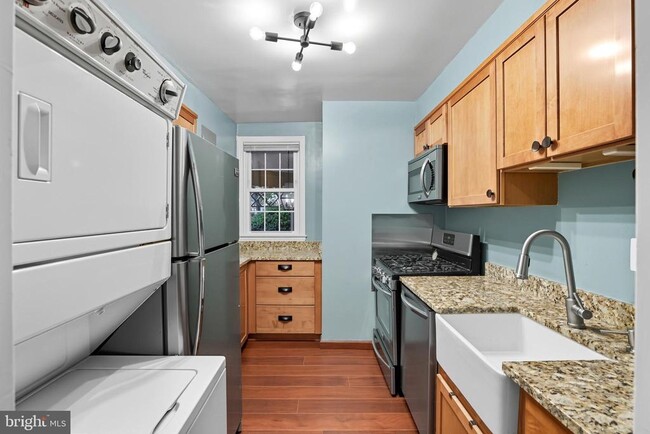 Building Photo - 2302 Colston Dr