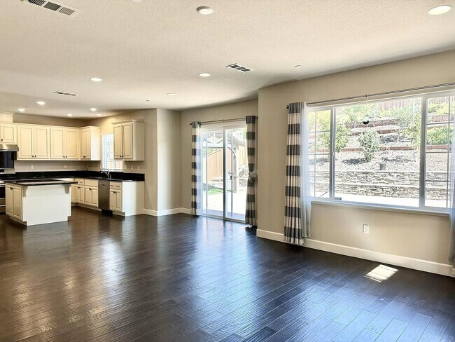 Building Photo - 5 Bedroom Single Family Home in Dublin