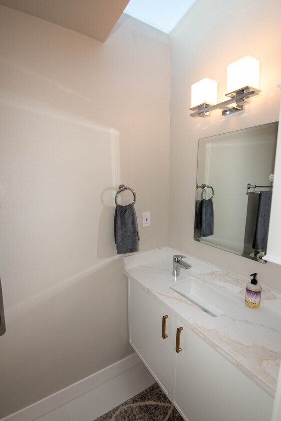 Foto principal - 1658 Lower Grand Ave