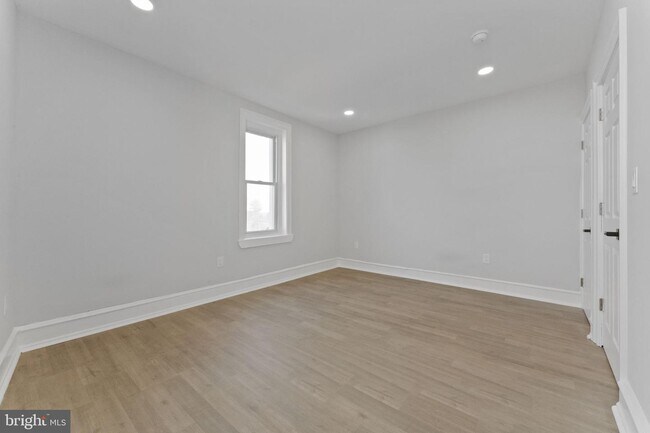 Foto del edificio - 7703 Ridge Ave