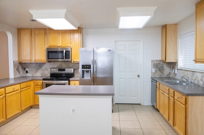 Building Photo - 1613 Apollo Cir