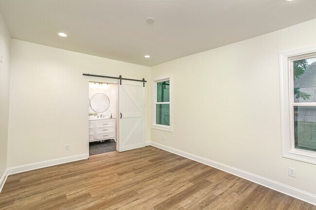 Building Photo - Renovated Bungalow in East Durham!