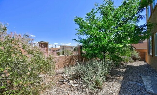 Foto del edificio - COMING SOON Large 5 Bedroom home with loft...