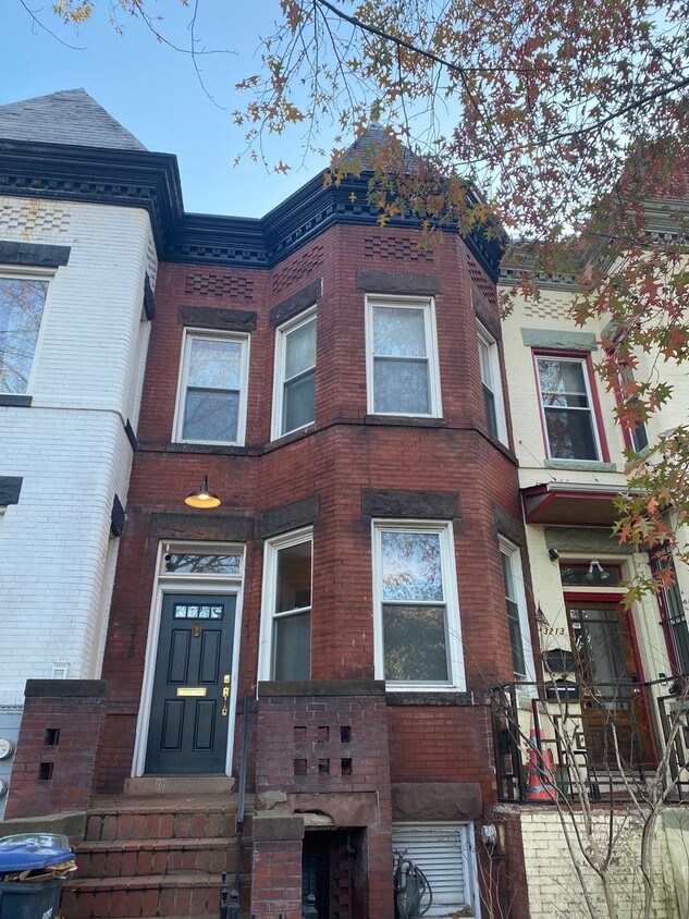 Primary Photo - 3215 11th St NW