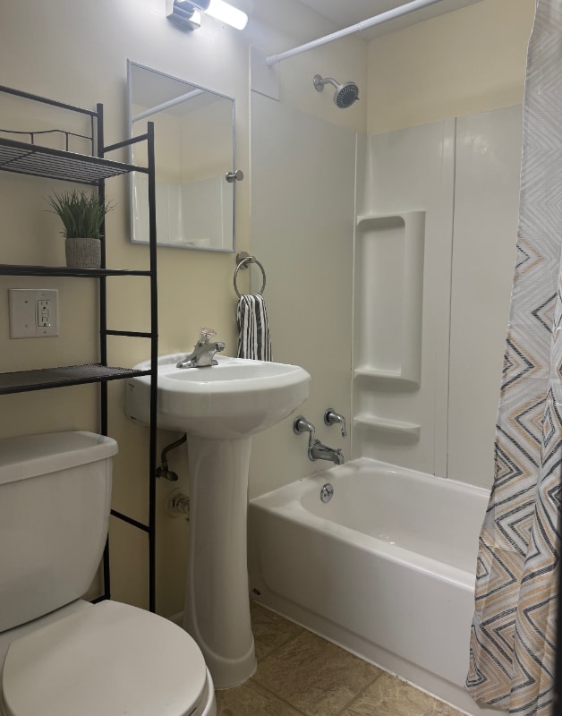 Foto del edificio - 2838 Cromwell Dr