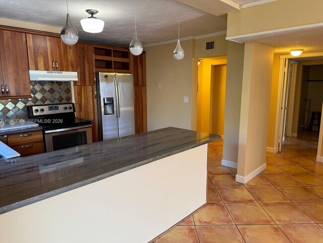 Foto del edificio - 1900 Diana Dr