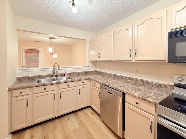 Foto del edificio - 12754 Crescent Dr
