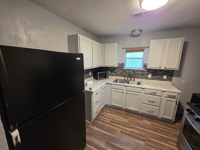 Building Photo - Recently remodeled 2-bedroom home close to...