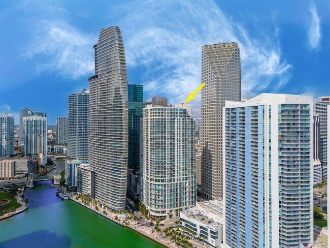 Building Photo - 300 S BISCAYNE