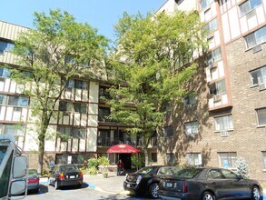 Building Photo - 2 Elmwood Park Dr