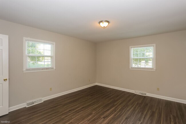 Building Photo - 3 br, 2 bath House - 717 Goose Creek Dr