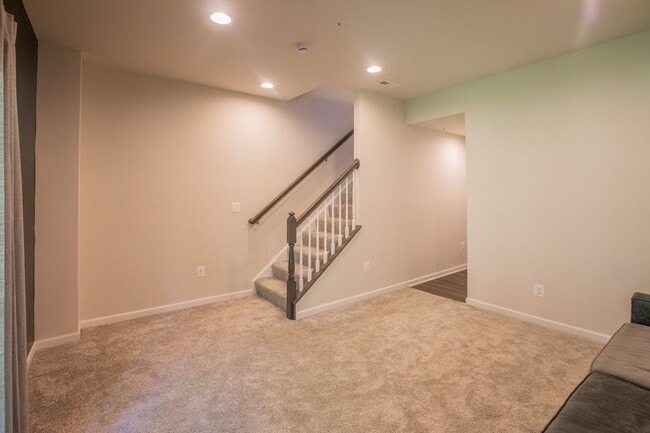Building Photo - Beautiful 2 BR/3.5 BA Townhome in Severn!