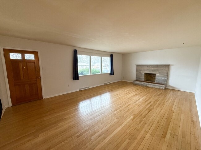 Building Photo - 9 Paradise Ln