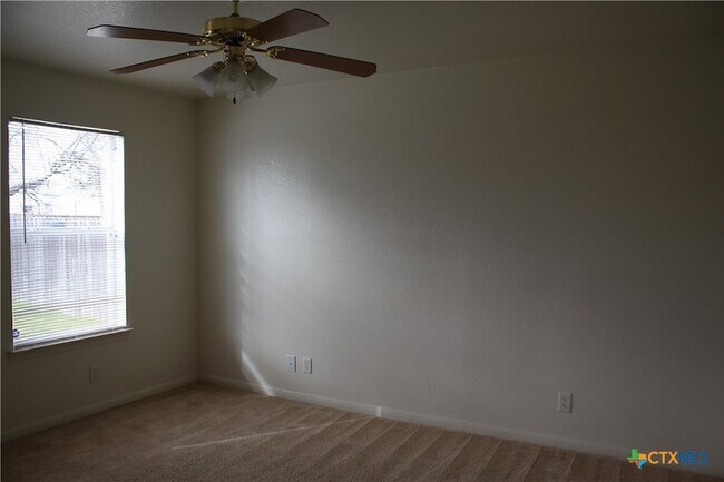 Building Photo - 1402 Chips Dr