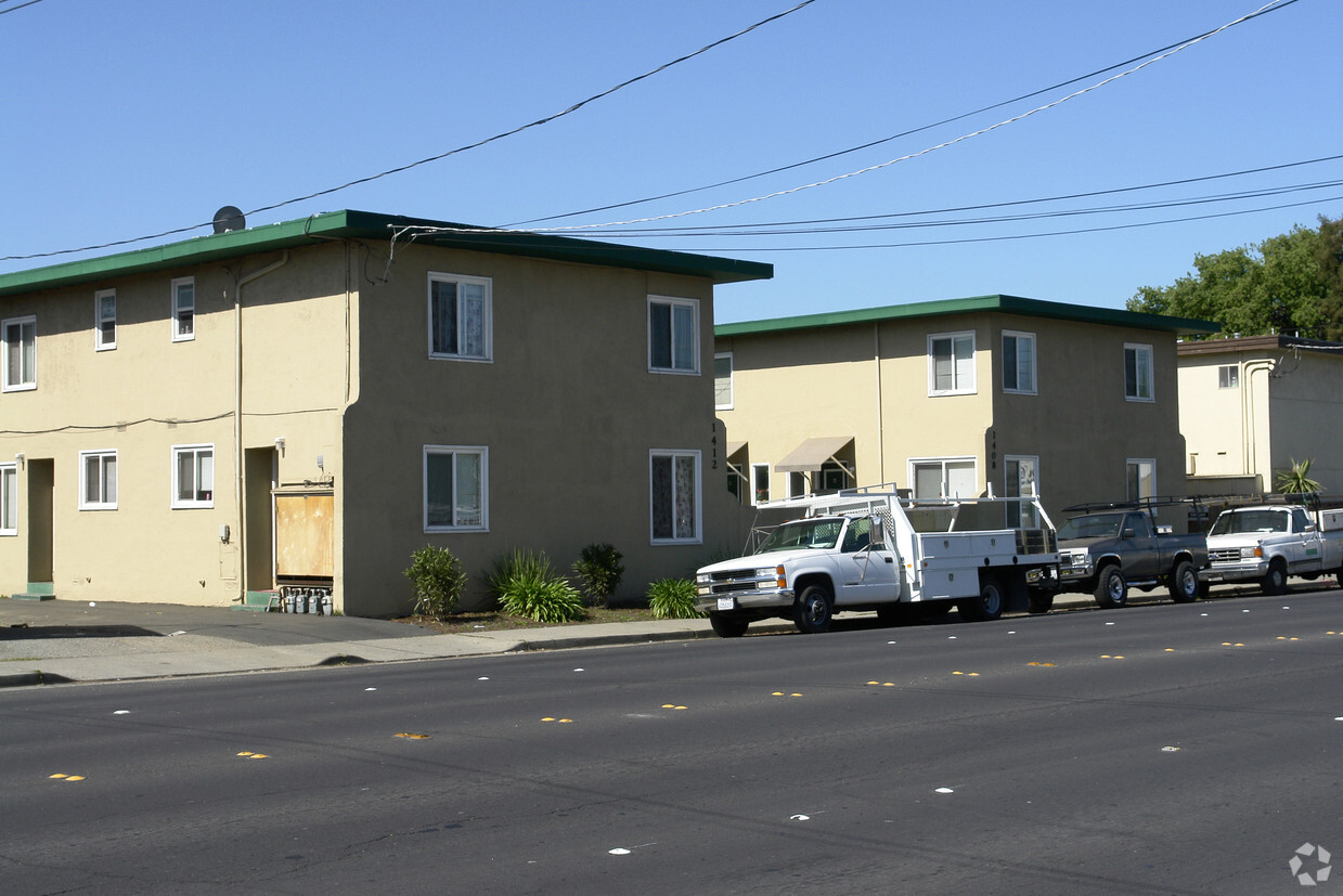 Primary Photo - 1408 Middlefield Rd