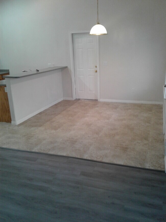 Foto del edificio - 7251 Brittany Town Dr