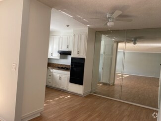 Building Photo - 5354 Lindley Ave