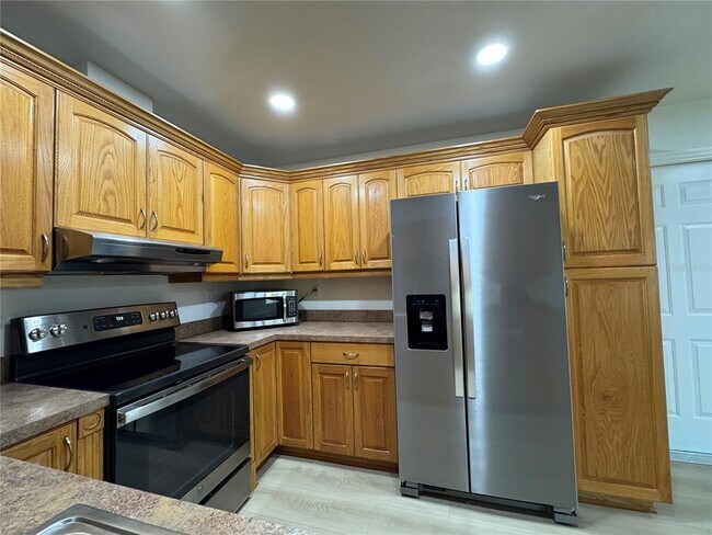 Foto del edificio - 6445 109th Ave