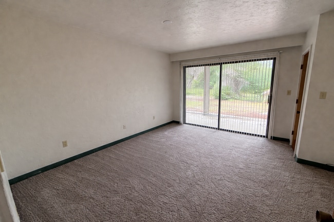 Building Photo - 940 Tennis Way