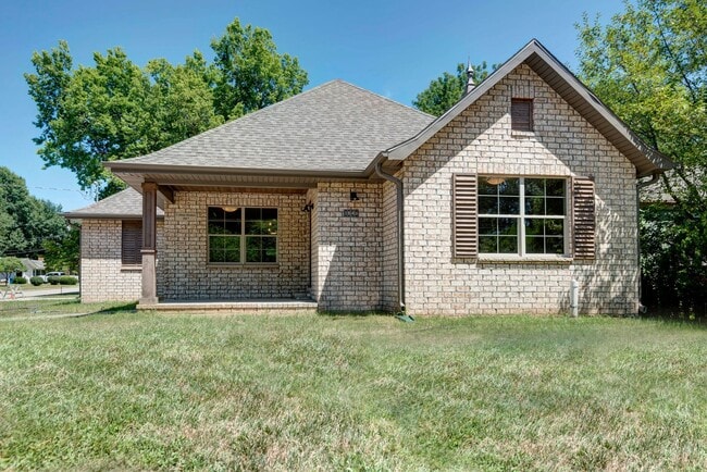 Building Photo - Gorgeous and Upscale Home Available Now!