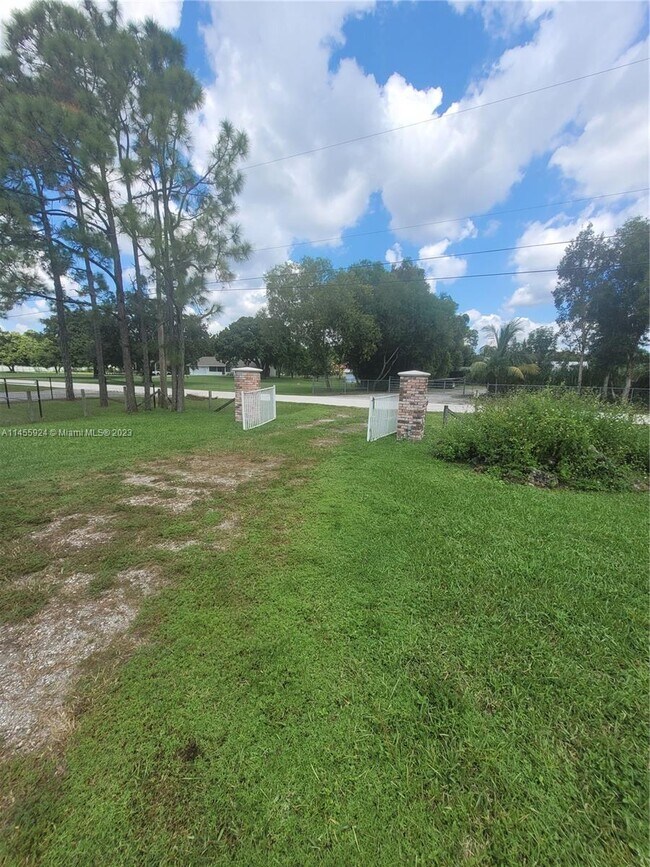 Foto del edificio - 17316 77th Ln N