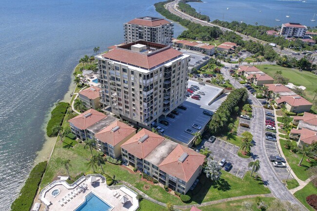 Foto del edificio - 6322 Palma Del Mar Blvd S