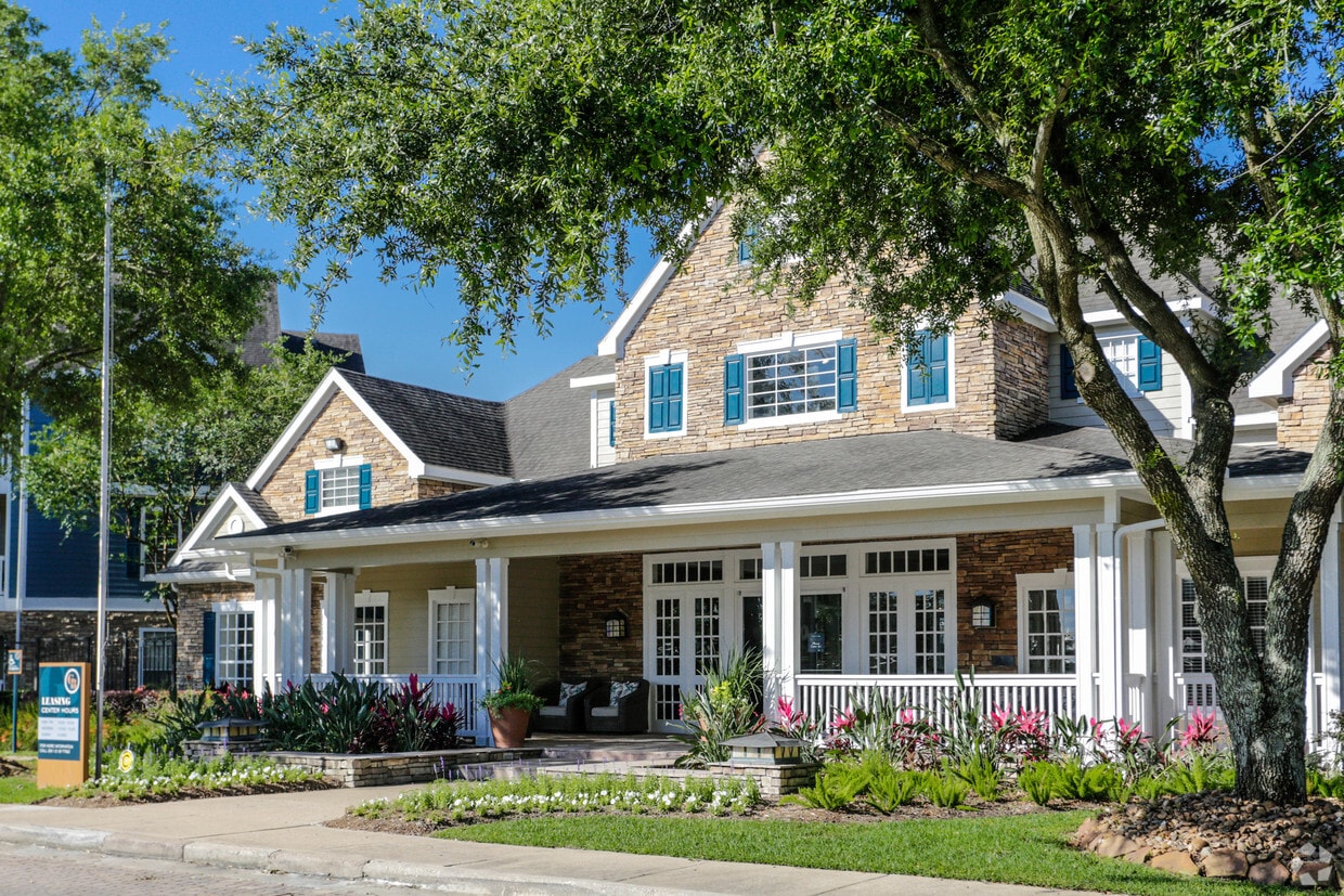 The Grayson at Baybrook Apartments 19100 Glenwest Dr Friendswood, TX