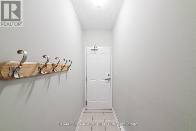 Photo du bâtiment - 2420 Baronwood Dr