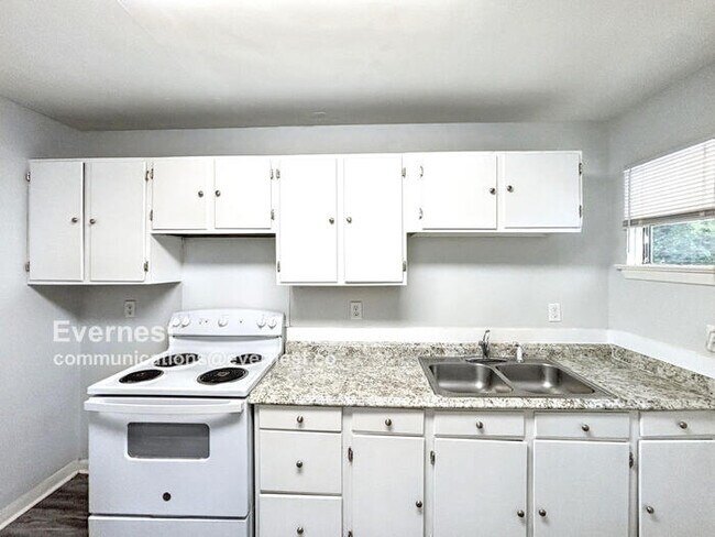 Foto del edificio - 112 N Germantown Rd