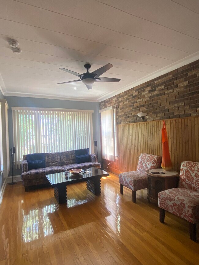 Foto del edificio - 2726 N Hamlin Ave