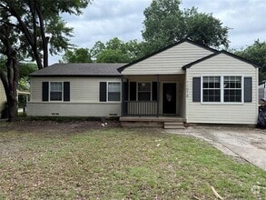 Building Photo - 1018 W Saner Ave