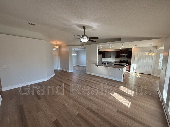 Foto del edificio - 5621 Flume Dr