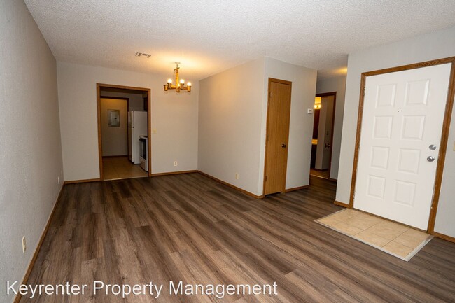 Building Photo - 1 br, 1 bath House - 2423 E 87th St - Unit...