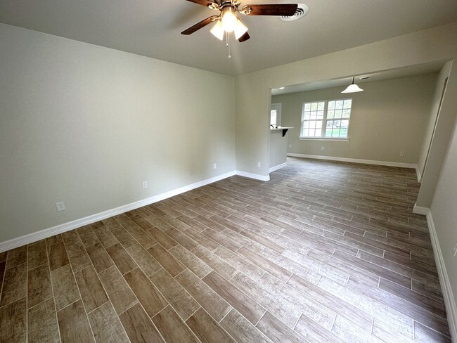 Foto del edificio - 1225 Rainer St, Beaumont TX 77701