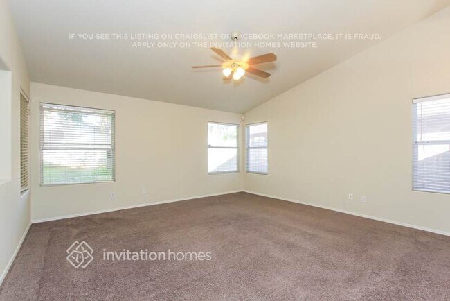 Foto del edificio - 8228 W Harmony Ln