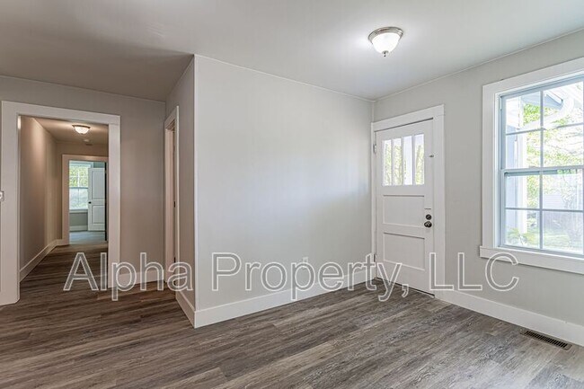 Building Photo - 741 Anderson Dr