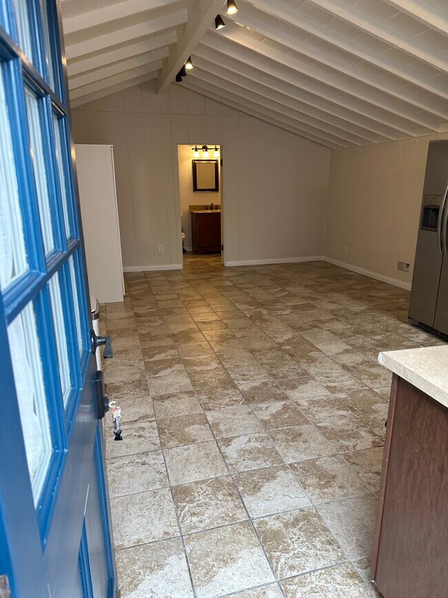 Entry - 4430 California Ave
