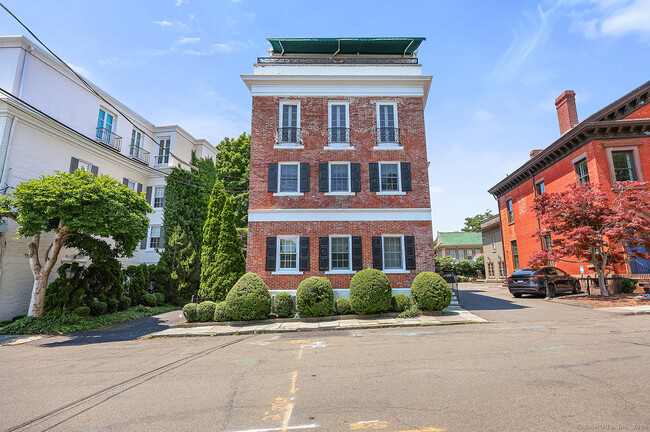 Building Photo - 236 Main St